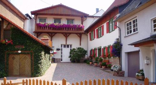 Kirschroth Haus | Ferienhaus im schönen Winzerdorf Kirschroth mit Sonnenterrasse und Wintergarten