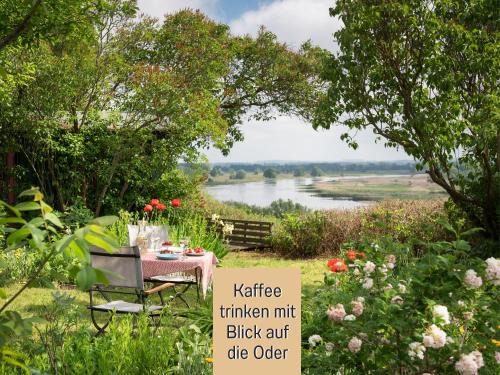 Lebus Haus | Ferienhaus Lebuser Land für bis zu 4 Personen mit 1300 qm Garten und Privatsauna, grandiosen Blick über die Oder, sonntags late check out bis 18 Uhr inklusive