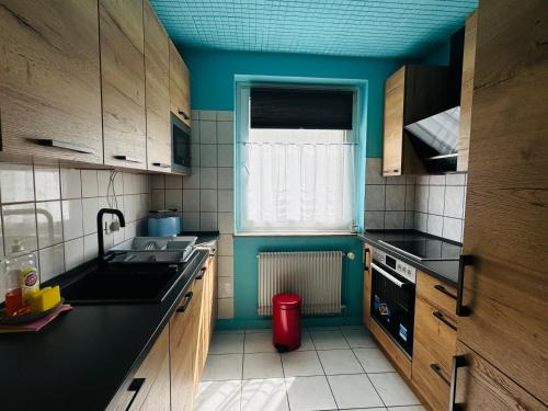 Bielefeld Wohnung | Ferienwohnung mit vollausgestatteter Küche - SmartTV I Free Netflix I 24h Check in