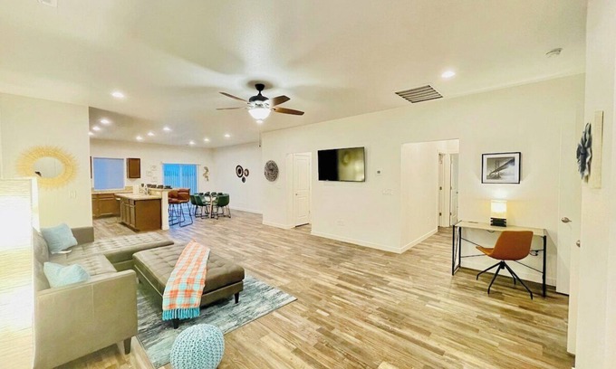 Fernley Haus | Fernley House/ 5TVs Sleeps 13/Pet OK🦮🐈