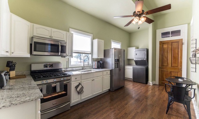 Esplanade Ridge Wohnung | Festival Central - 2 Bett w Balkon, Mid-City, NOLA