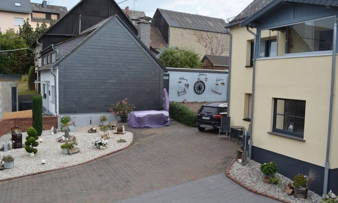 Norath Wohnung | Fewo John`s Place - Appartement/Fewo, Dusche oder Bad, WC, Balkon