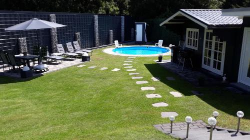 Mahren Wohnung | FeWo Meyer mit privatem Pool & Gartensauna