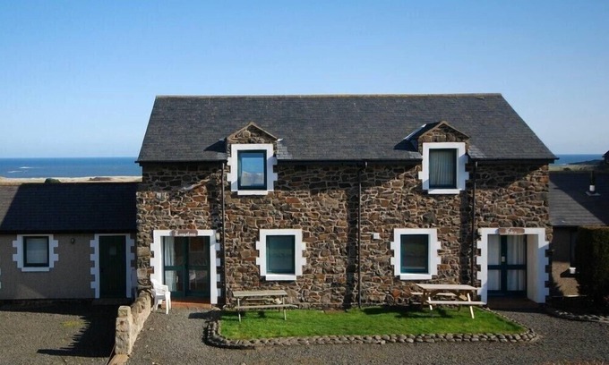 Embleton Hütte | FIDRA, pet friendly, with a garden in Embleton