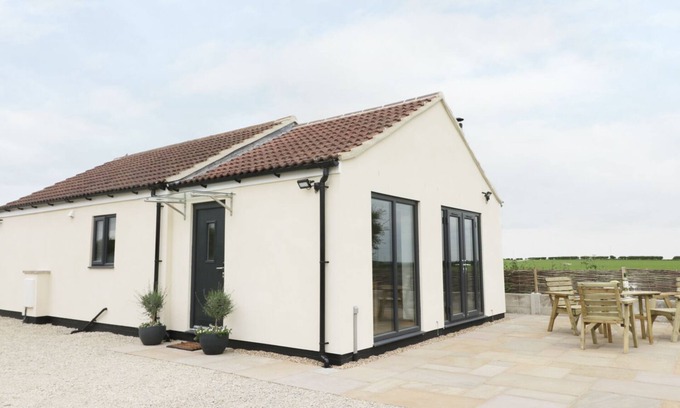 Muston Hütte | FIELDSIDE, tierfreundlich, mit offenem Feuer in Hunmanby, Ref 961536