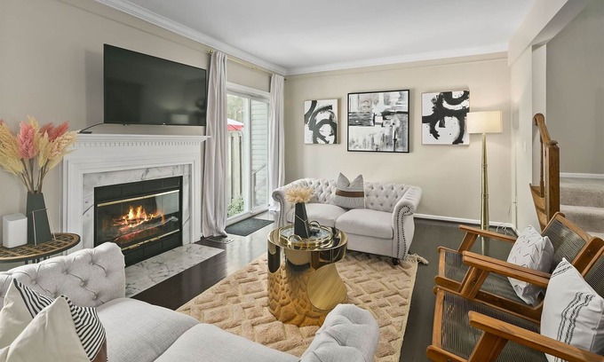 Countryside Haus | Finchwood: Private Yard & Near DC