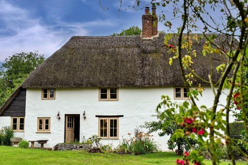 Blandford Forum Haus | Finest Retreats - The Thatch at Winterborne Houghton