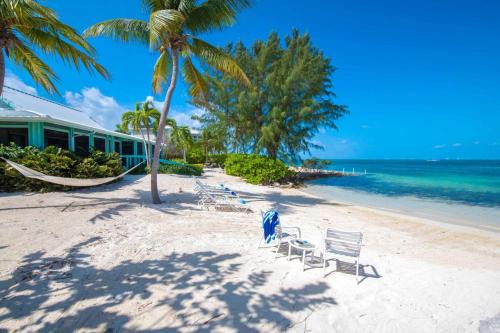 Rum Point Haus | Fingertip - Beach Bungalow in Cayman Kai