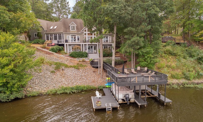 Wise Haus | Firefly Bay - Amazing Views, Hot Tub, Main Lake, Pet Friendly
