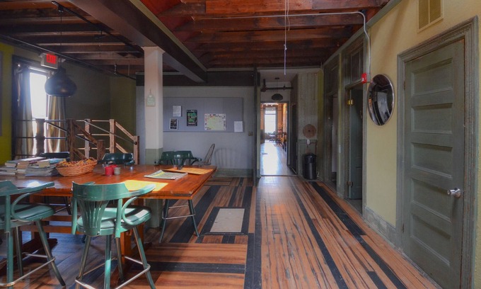 Upper South Providence Wohnung | Firehouse | Parking | Perfect for Big Groups!
