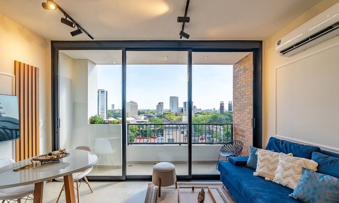 Asuncion Wohnung | Firenze, Steps from Shopping del Sol w/deco pro!