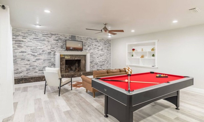 DeLand Haus | Firepit + Pool Table + Grill + 8mi to Blue Springs
