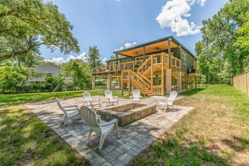 Middleburg Haus | Fireside at the Creek