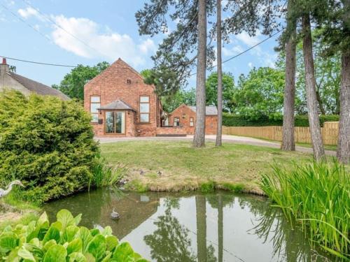 Newark Haus | Firs Retreat