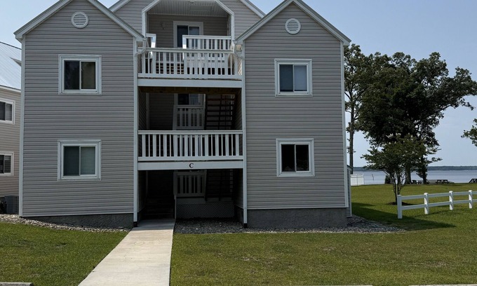 Minnesott Beach Eigentumswohnung | First floor 2-bedroom condo in Minnesott Beach, NC. Pool and Neuse River