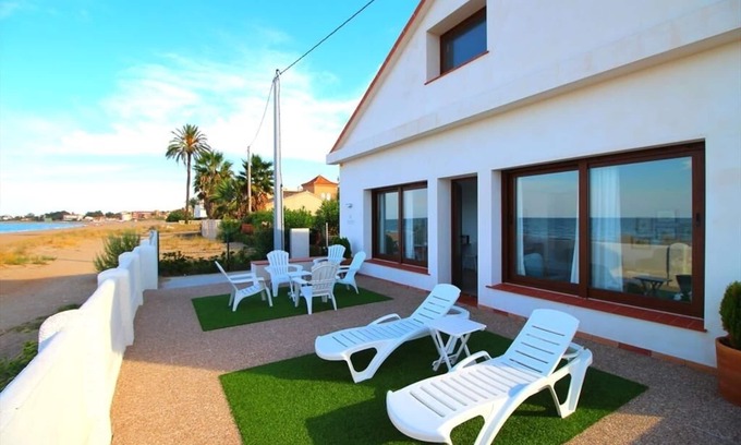 Molinell Villa | VILLA AM ERSTEN STRAND MIT MEERBLICK. WIFI