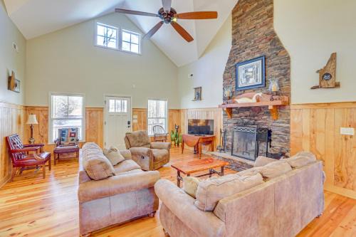 Marietta Haus | Fish, Hike and Relax Marietta Gem with River Access!