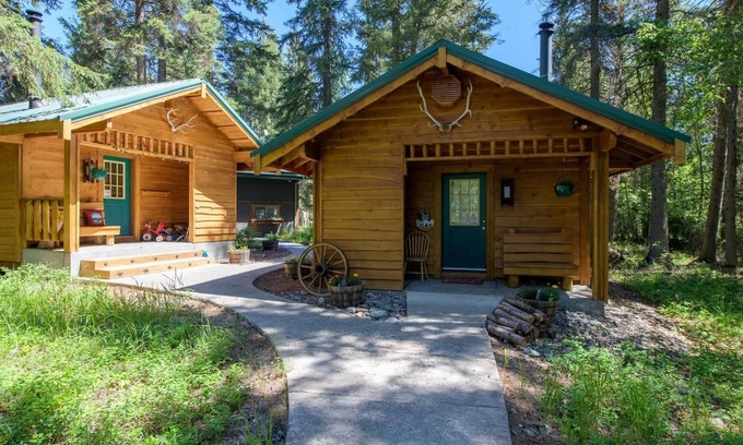 Eureka Kabine | Fishing Escape in the Woods