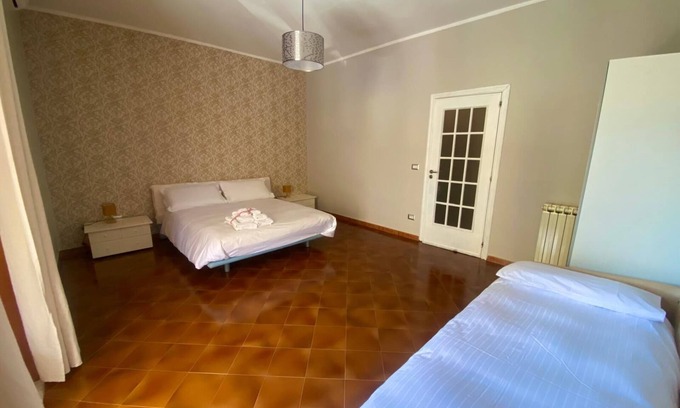 Santa Maria la Carita Wohnung | Five minutes from the excavations of Pompeii, family apartment with parking space.