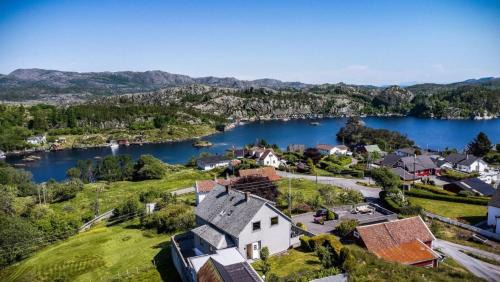 Fjell Wohnung | Fjord-View Retreat with Free Parking and Fast Internet
