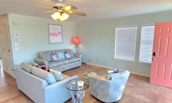 Flour Bluff Haus | Flamingo Lagoon