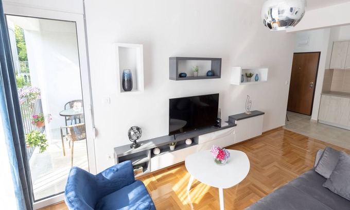 Velji Vinogradi Wohnung | Flat w Balcony 3 min to Beach Near Budva Old Town