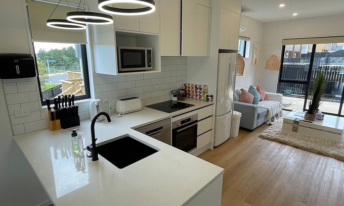 Flat Bush Haus | Flatbush Holiday Accommodation, 3 Bedroom Town House WH2 | Apartment