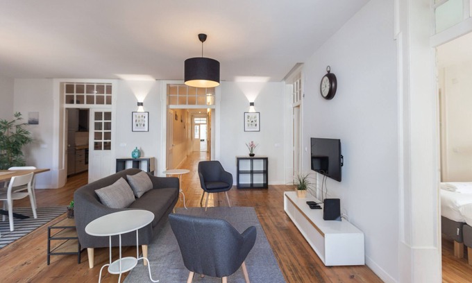 Encarnacao Wohnung | FLH Bairro Alto Spacious Apartment