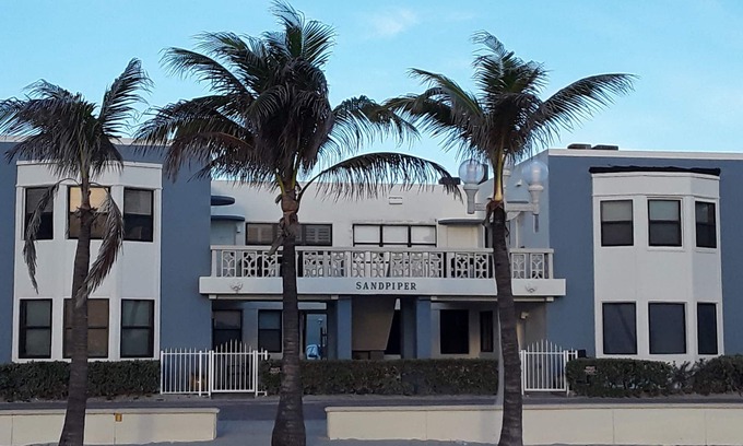 Hollywood Eigentumswohnung | Beachfront Guesthouse # 9 * Prime BroadWalk Lage * Direkter Zugang zum Strand * Free Park