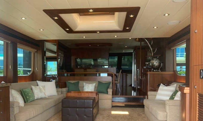 Adelaide Bootsverleih | Floating 5-Star accommodations with Luxury Resort Amenities