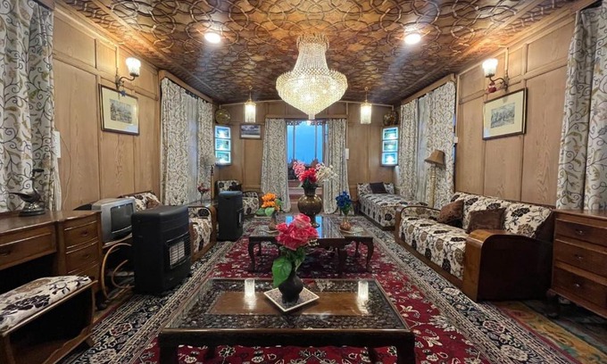 Dal Lake Bootsverleih | Floating Shanghai group of houseboats