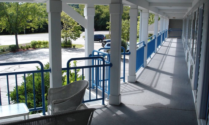 Fontana-on-Geneva Lake Hotel | Fontana Village Inn