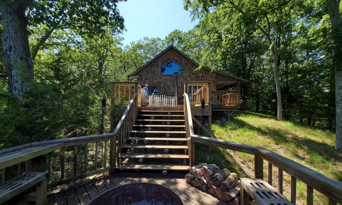 Garfield Kabine | FORD'S CREEK CABIN: Secluded Lakefront Rock Cabin in the Woods-Big Lake View