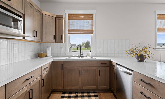 Post Falls Eigentumswohnung | Fore! Tee Off into Relaxation with Our Golf-Themed Vacation Retreat