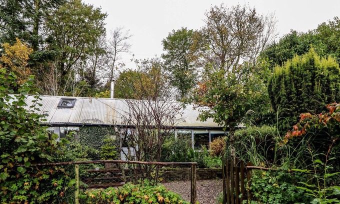 Newcastle-on-Clun Hütte | FOREST VIEW BARN, pet friendly, character holiday cottage in Beguildy