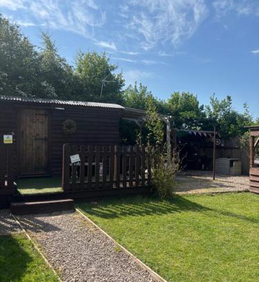 Kington Kabine | Four seasons with hot tub Country retreat