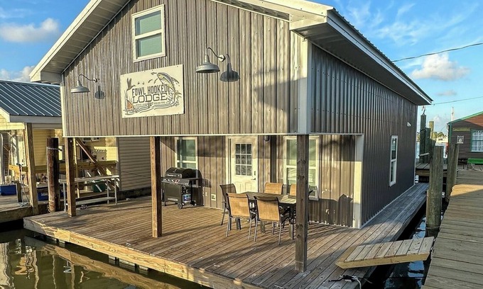 Venice Bootsverleih | Fowl Hooked Lodge Houseboat in Venice Marina Sleeps 8 3 Bedrooms 2 Full Bath