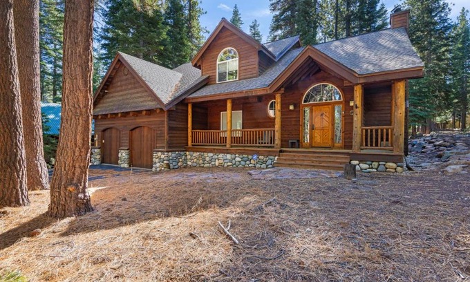 Truckee Haus | Fox Crossing at Tahoe Donner by Tahoe Getaways - 3BR Vacation Rental w Forested Views & HOA Amenities!