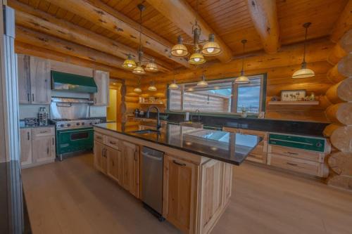 Newman Lake Haus | FoxHill Family Lodge Retreat with views from all sides and Hike over a hundred forty acres
