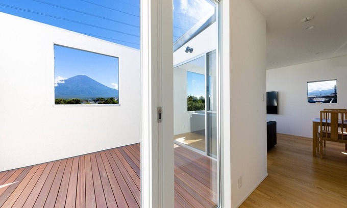 Fujikawaguchiko Haus | Frame View MtFuji Villawest Newly built Villa / Minamitsuru-gun Yamanashi