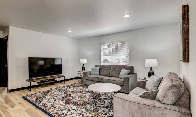 Eau Claire Haus | Franklin House. Minutes from Downtown Eau Claire