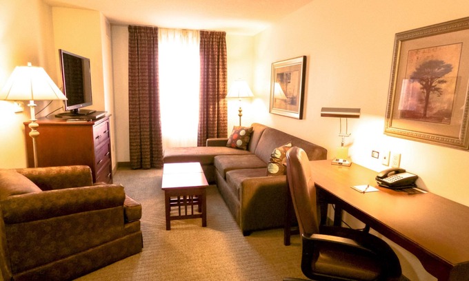 Novi Eigentumswohnung | Barrierefreie Suite | Kostenloses Frühstück, Zugang zum Business Center + Fitnesscenter