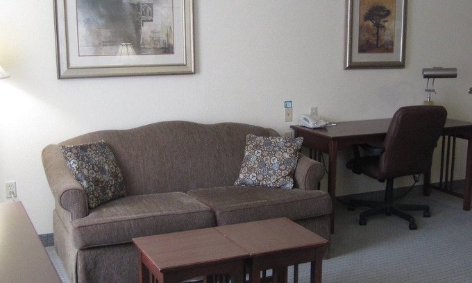 Kalamazoo Eigentumswohnung | Hörgeschädigte Suite | Kostenloses tägliches Frühstück + Innenpool