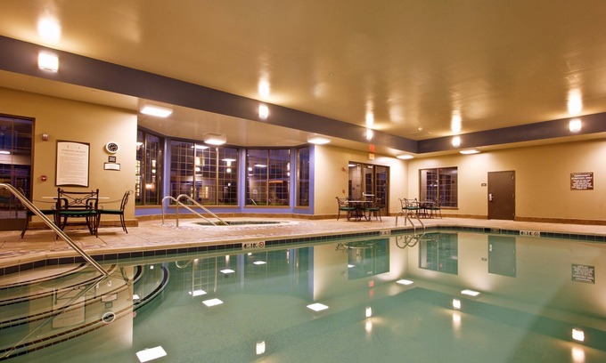 Novi Eigentumswohnung | Ausgestattete Suite | Kostenloses Frühstück, Zugang zum Business Center + Fitnesscenter