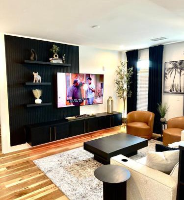 Peachtree Heights West Wohnung | Free Parking, King Bed, 75 inch TV, and Luxury Stay