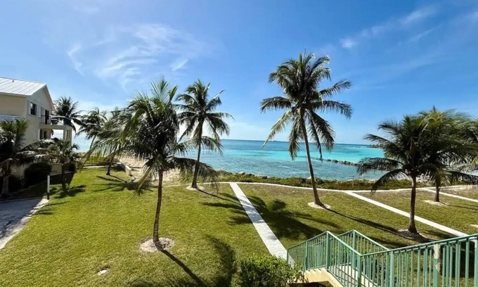 Bahamas Terrace Haus | Freeport Luxury Oceanfront Home w/Community Pool