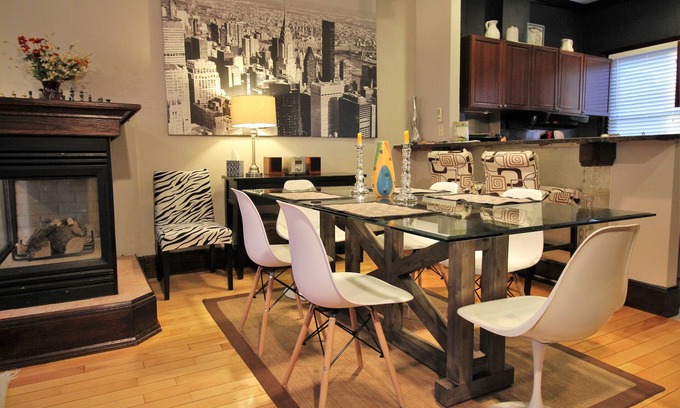 Highland Park Wohnung | **Fresh** Modern Triplex in a Classic Boston Row House, Amazing City Views!