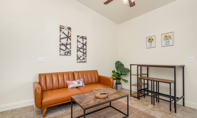 Fresno Wohnung | Fresno Suite | Long-term Stay | Kitchenette | 1:1