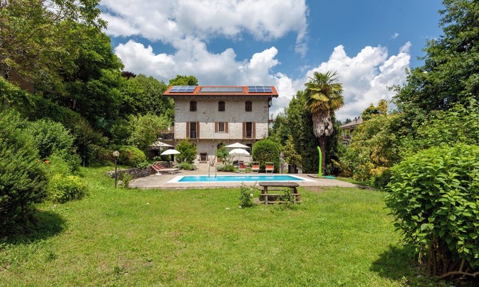 Vacciago Wohnung | Frey apt. 1 + Frey apt. 2 at Lake Orta with garden and pool