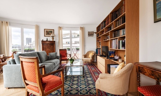 Levallois-Perret Wohnung | From Levallois With Love, by Veeve